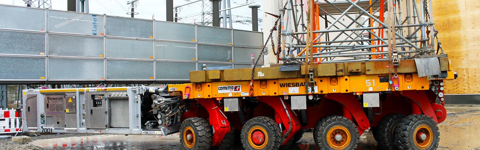 Hochspannung liegt in der Luft, als zwei Cometto SPMT-Kombinationen in einem Umspannwerk im deutschen Großgartach / Leingarten zur Fahrt ansetzen.