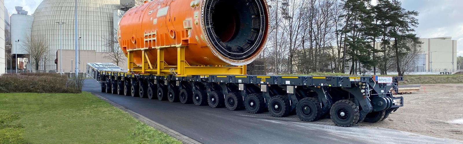 Gertzen Krane - Transporte GmbH & Co. KG from Kluse has been commissioned with the removal of the generator weighing 391 tonnes.