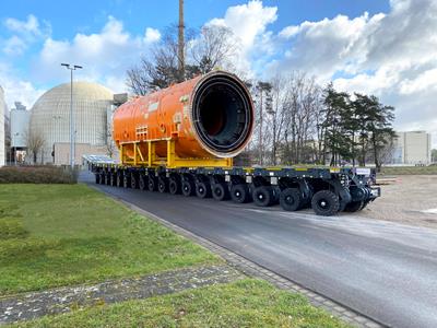 Zum Abtransport eines 391 Tonnen schweren Generators ist die Gertzen Krane - Transporte GmbH & Co. KG beauftragt.