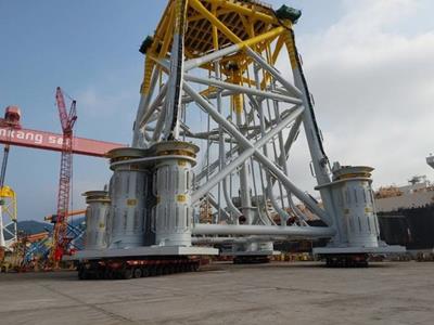 96 Cometto self-propelled modular axle lines are used to move a 3,700 tons offshore substation jacket including loading support in South Korea.