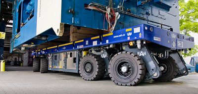 4-осный самоходный модуль типа Eco1000 представляет собой идеальную грузовую платформу для перевозки 120-тонного пресса.
