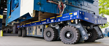 Un modulo semovente a 4 assi tipo Eco1000 offre la piattaforma di carico ideale per trasportare una pressa da 120 tonnellate.