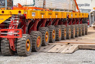 In total, the experts assembled a side-by-side combination with 2 x 12 axle lines.