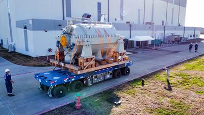 Американская компания Atlas Heavy использует именно такую 4-х осную машину. Одним из их последних проектов стала перевозка насосного узла для энергетической промышленности.