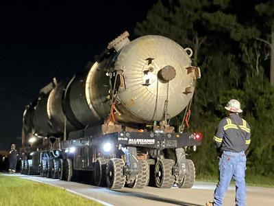 Ordentlich Ladelänge ist gefragt, als das US-amerikanische Unternehmen Allegiance Crane & Equipment einen 20-Meter-Tank transportieren muss.