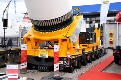 The Bladelifter with a lifting capacity of 1000mT enables even the XXL wind blades used there to be moved over obstacles and hills on the narrow and winding routes in Peru.