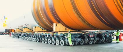 The monopiles come, for example, from Steelwind of Nordenham in North Germany, where the load-out takes place with the aid of 72 Cometto SPMT axle-lines