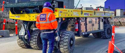 Für die verschiedenen Transporteinsätze auf der Großbaustelle vertrauen die Spezialisten auf drei selbstangetriebene 2-Achs Eco1000 von Cometto.