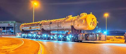 Al Faris transporte une cuve de 30 mètres sur 18 lignes d'essieux Cometto SPMT
