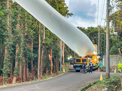 To handle the final transport step of wind blades to their installation site, the experts opts for this powerful BladeMAX650 with a modular ModulMAX AP-M.