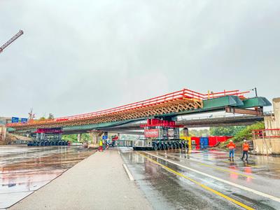 Миллиметровая работа с новым 450-тонным мостом