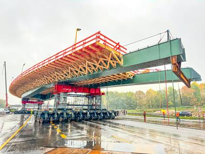 Миллиметровая работа с новым 450-тонным мостом