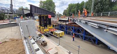 Transporte por puente en pleno centro de Hamburgo