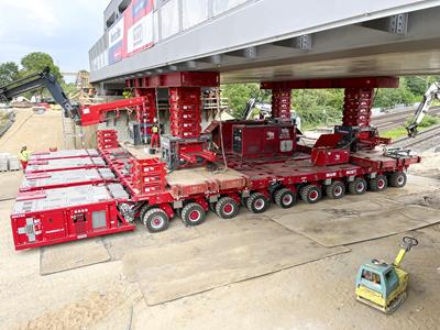Für dieses Manöver koppelte Mammoet vier 10-Achs-Cometto-SPMT-Kombinationen im Side-by-Side-Modus zusammen.