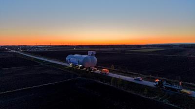 The spectacular project was carried out by the team of Finnish heavy haulage specialist Vuorsola using a side-by-side combination of two Cometto MSPE self-propelled modular transporters.