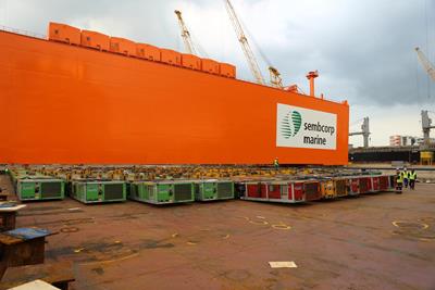 Las vigas de grúa fueron cargadas sobre una embarcación mediante transportadores modulares Cometto SPMT EVO2 con una capacidad de carga útil de 60 toneladas por línea de ejes.