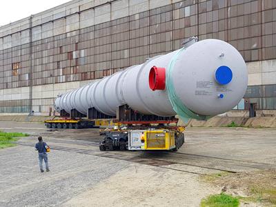 Le transport a nécessité deux tables tournantes et deux véhicules de transport modulaires automoteurs à déplacement simultané de type Cometto MSPE EVO2 avec les unités Powerpack correspondantes.