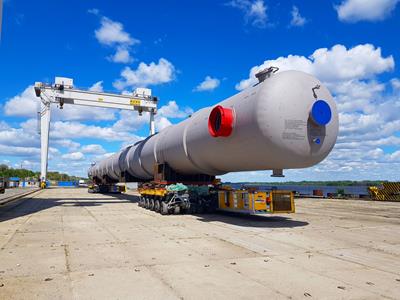 The heavyweight cargo weighed around 300 t and the dimensions were just as impressive with a length of 70.4 m long and a diameter of almost 5 m.