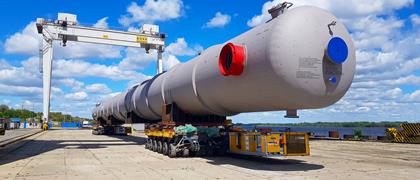 The heavyweight cargo weighed around 300 t and the dimensions were just as impressive with a length of 70.4 m long and a diameter of almost 5 m.