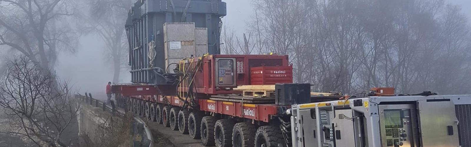 Fagioli utilizó un conjunto SPMT Cometto de 20 ejes para el transporte desde el área de transbordo hasta el sitio.