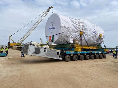 Marine Maroc moved a 361 tons turbine and a 295 tons generator on a SPMT side-by-side configuration.