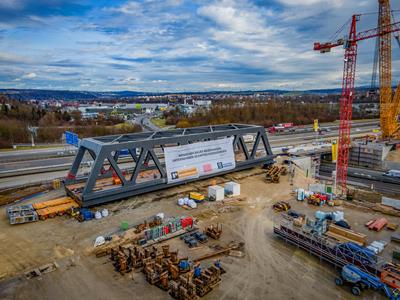 To complete the junction in Wendlingen, a steel bridge weighing 820 tonnes had to be pushed into place.